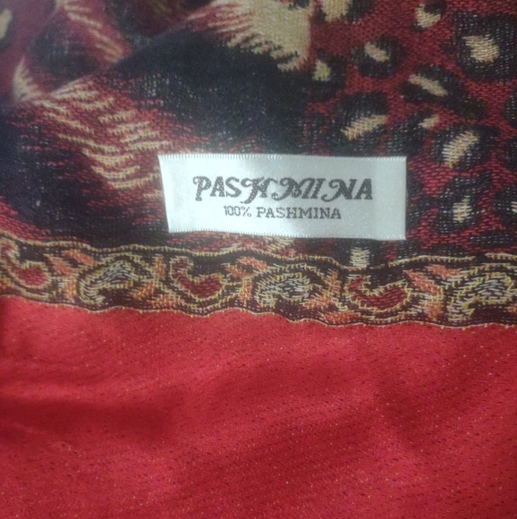 Pashmina Scarf Red/Gold Exotic Design Reversible - Picture 6 of 6